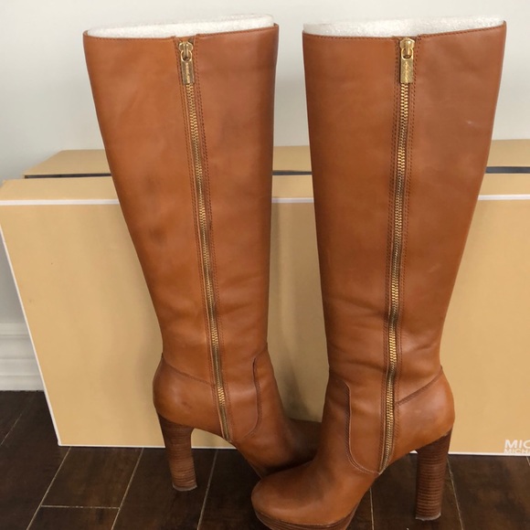 Michael Kors - Lesley boots - size 5.5 comes w/box - Picture 7 of 7